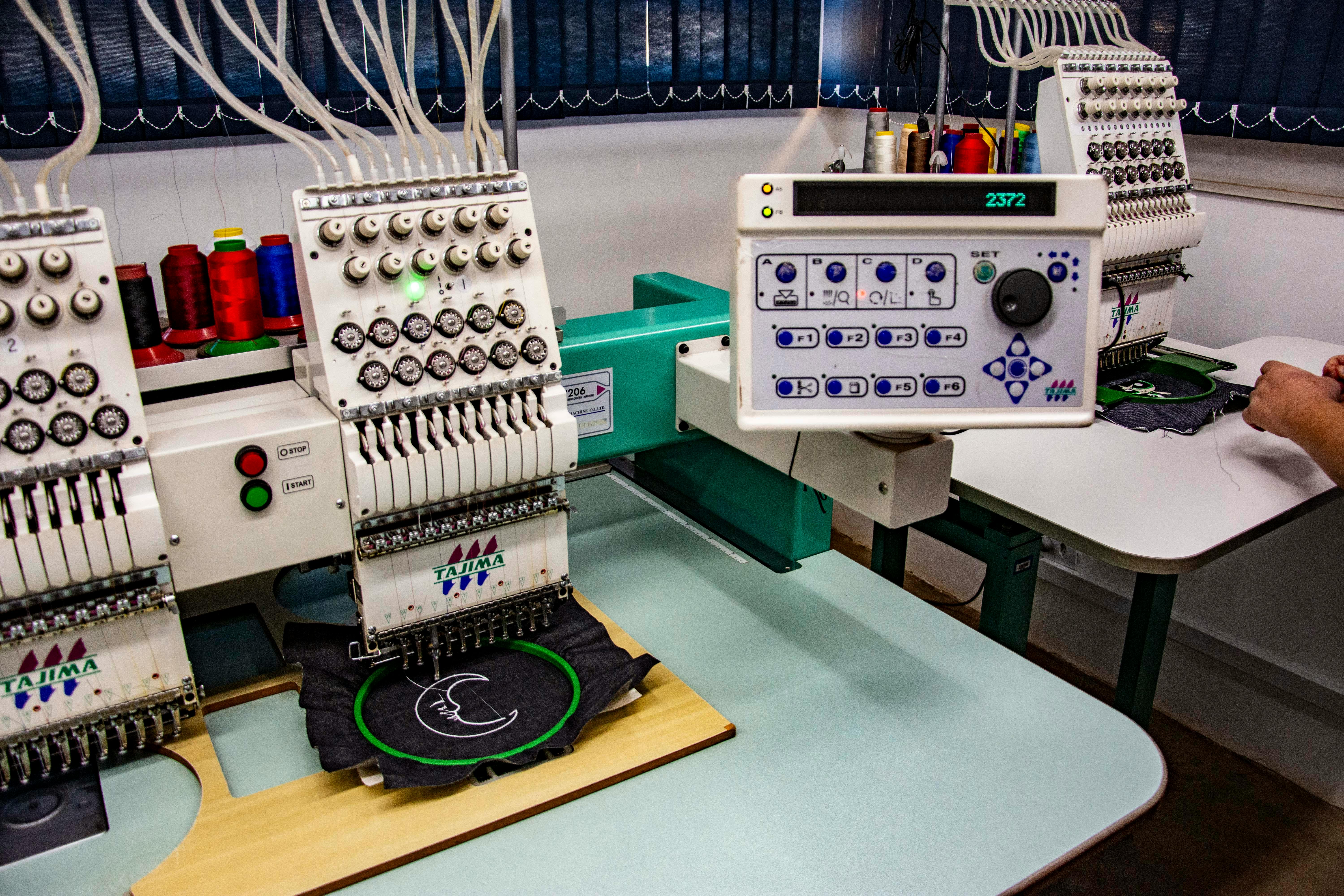 Manufacturing embroidery machines with colorful threads